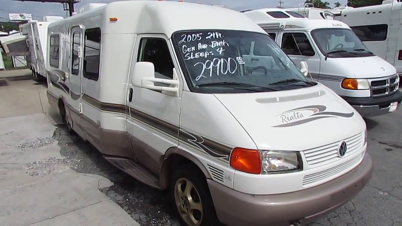 2005 Winnebago / Volkswagen Rialta 22FD Class B Motor Home , 20 MPG , Sleeps 4 $29,900