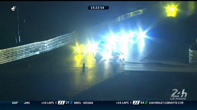 24 Heures du Mans : Overtaking Porsche n°17 and Audi n°7