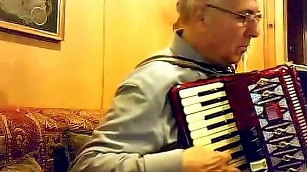 ΣΤΡΩΣΕ ΤΟ ΣΤΡΩΜΑ ΣΟΥ ΜΙΚΗΣ ΘΕΟΔΩΡΑΚΗΣ 1925