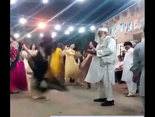 Pakistan Mein Bs Ab Yeh Dekhna Baaqi Reh Gaya Tha | Justpak.com