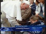 Due fotografie di Papa Francesco che resteranno storiche.