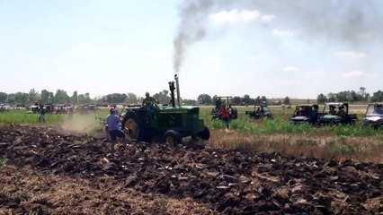 John Deere 6030 Plowing