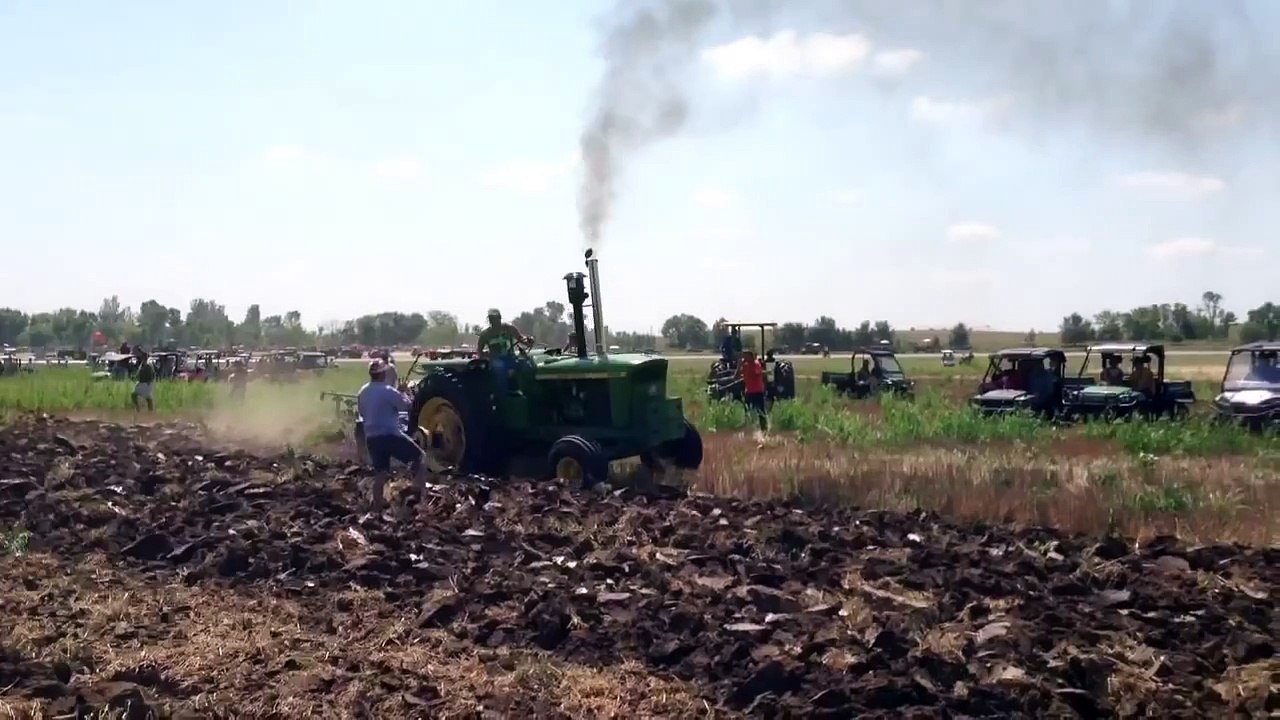 John Deere 6030 Plowing