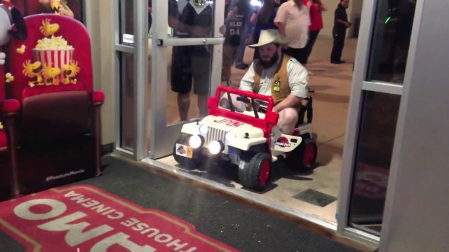 Fan Drives Mini-Jurassic Park Jeep To Jurassic World Premiere
