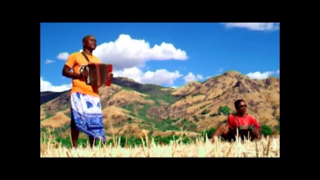 RENÉ - Bisous hely (gasy HD 2015 - malagasy)