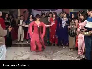 Pakistani Model ka Shadi me Dance - Meri lagdi kesy ny na wekhi