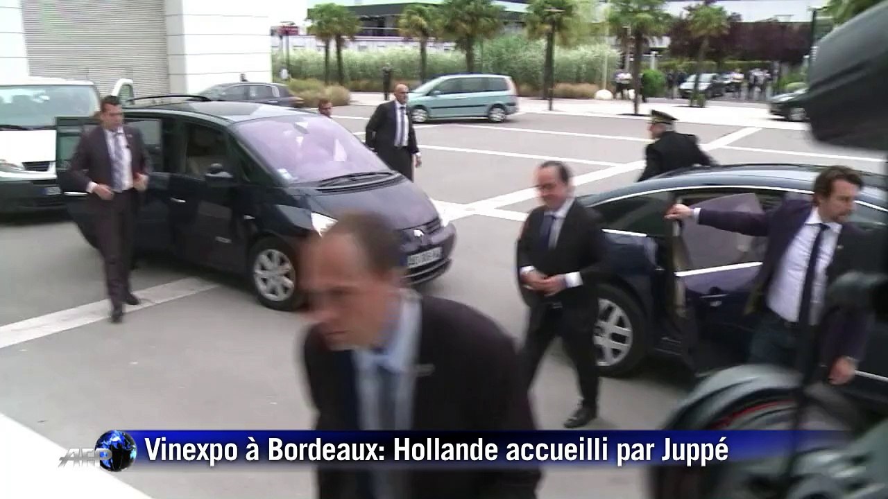 Vinexpo à Bordeaux: François Hollande accueilli par Alain Juppé