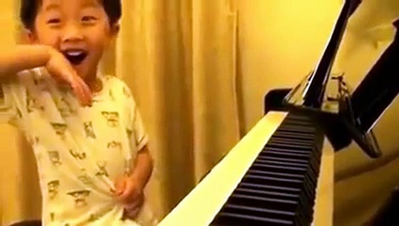 4 Year Old Boy Plays Piano Better Than Any Master-Dailymotion
