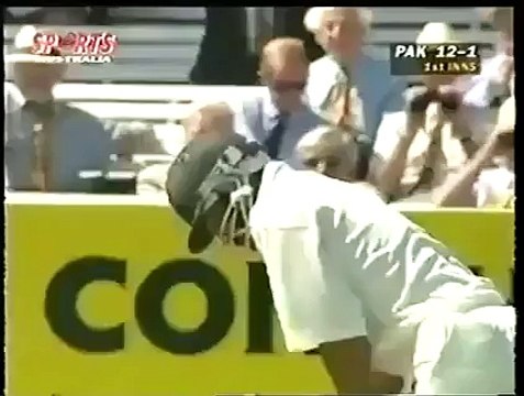 Ijaz Ahmed very strange dismissal - PTV Cricket