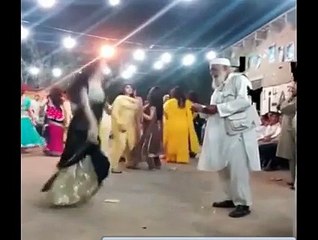 Pakistan Mein Bs Ab Yeh Dekhna Baaqi Reh Gaya Tha