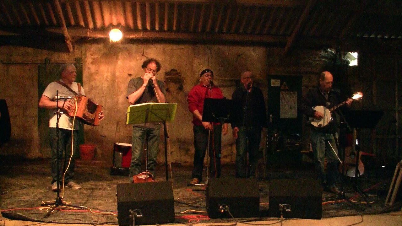 00015 2015 Lern an treiz chantent dans le port de Tacoma (trad)