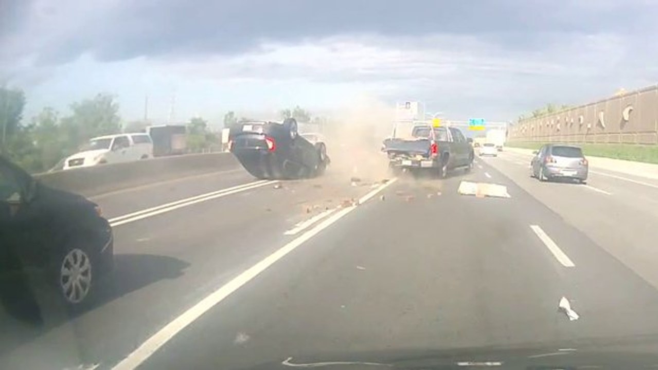 L’impressionnant crash d’un taxi à Montréal