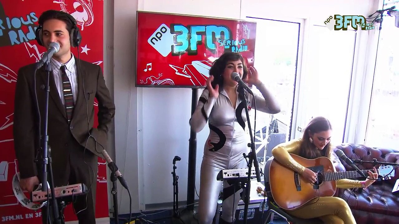 Kitty, Daisy & Lewis - 'No Action' live @ Pinkpop 2015