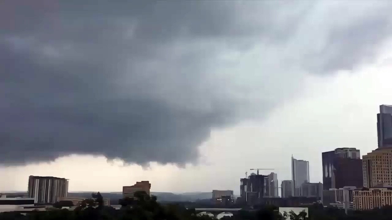 Lightning strikes several times in one place