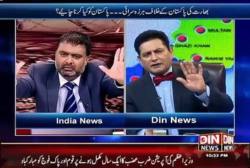 Indian Anchor Apologizing Pak Army in a Live Program
