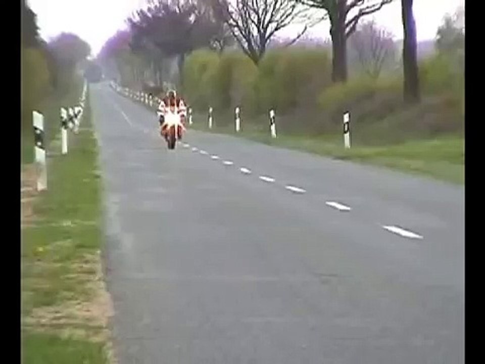 Ducati 748 R vs. 916 Exhaust Sound Acceleration