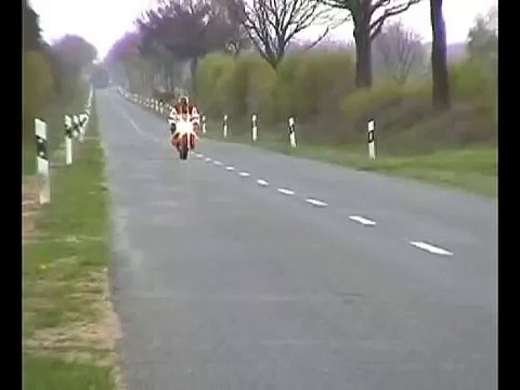 Ducati 748 R vs. 916 Exhaust Sound Acceleration