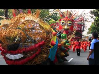 Meriahnya Pawai Budaya dan Seni Kreatif 2014
