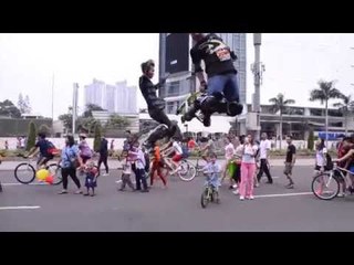Serunya Olahraga Jump Stilts