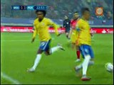 Perú vs. Brasil : Neymar le hizo un doble sombrerito a Luis Advíncula