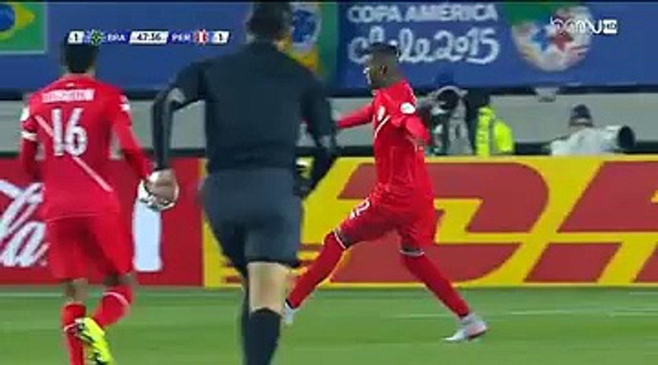 Carlos Ascues gets Injured in duel with Diego Tardelli | Brazil vs Peru 14.06.2015