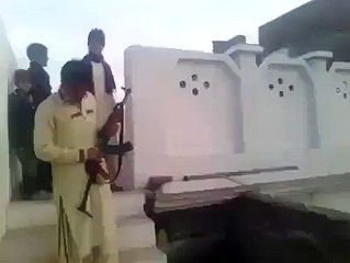 ہاہاہاہاہاہاہاہاہاہاہاہا لگتا ہے بھائی پہلی بار فائرنگ...-Pathan fairing Funny video(letest 2015)