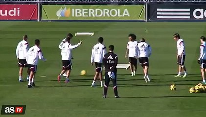 Clip Ronaldo pho dien ky thuat nhung bi cho la da cham bong 2 lan