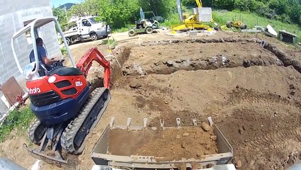 TERRASSEMENT MINI PELLE KUBOTA U25 ET BOBCAT 751