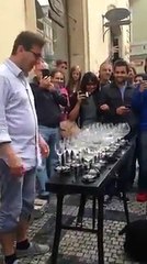 فن العزف على الكريستال انما بحيث رائع وجميل