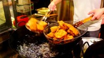 How to Fry Food in Chinese Wok. Popular street food