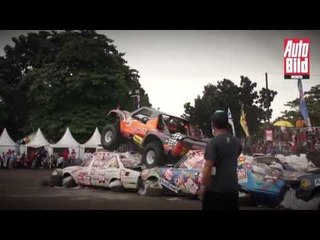 Gajah Monster Kembali Sukses Memukau Pengunjung Otobursa 2013