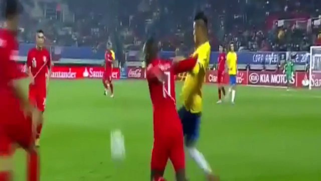 Neymar Humilla a Luis Advincula con espectacular sombrero Brasil vs Peru 2-1 Copa America 14.06.2015