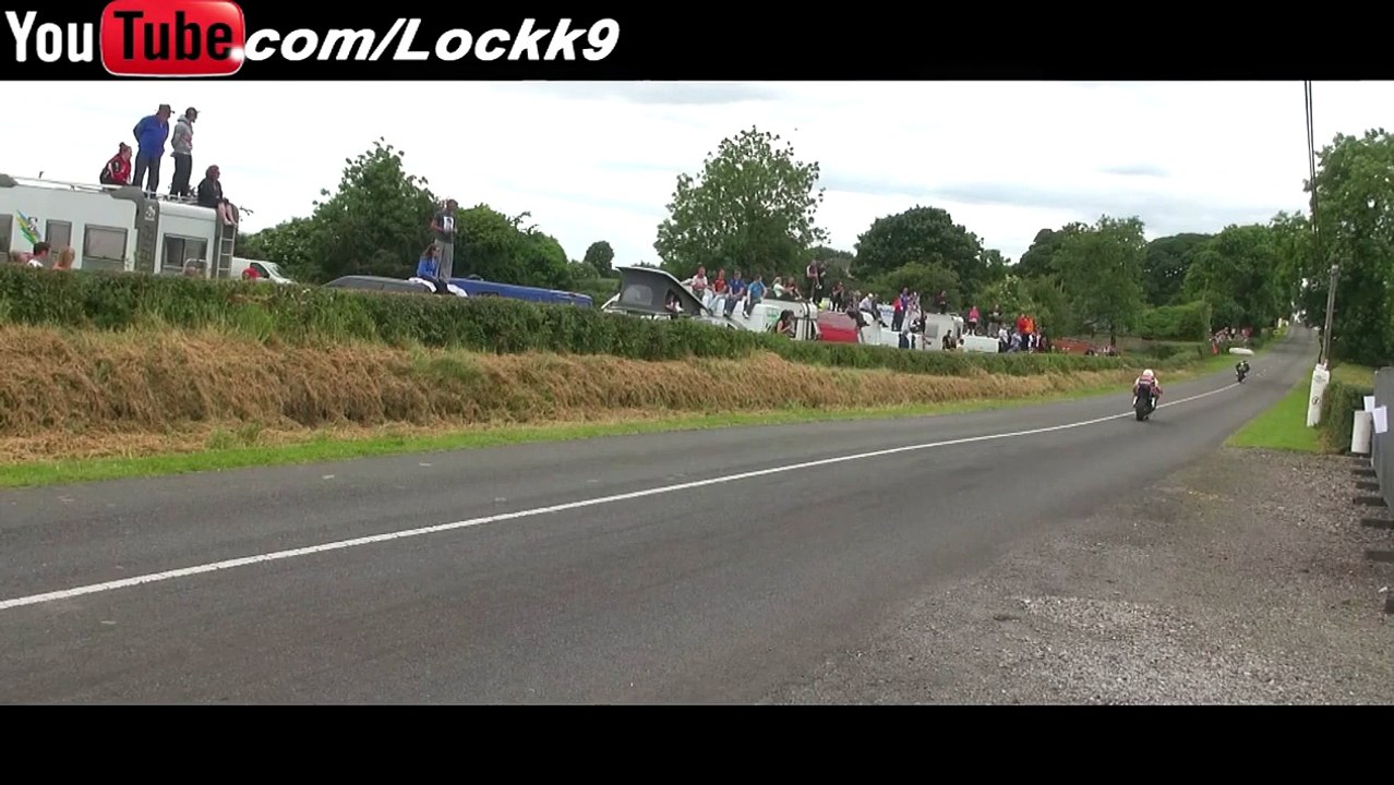 Le crash spectaculaire d'un motard à 260 km/h lors de la Tourist Trophy 2015