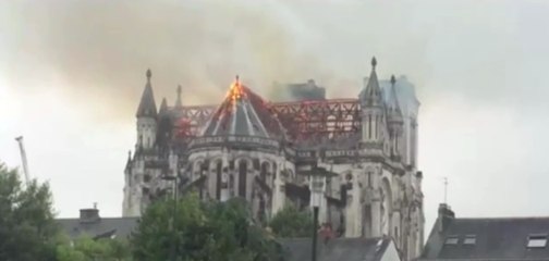 Violent incendie de la basilique Saint-Donatien à Nantes