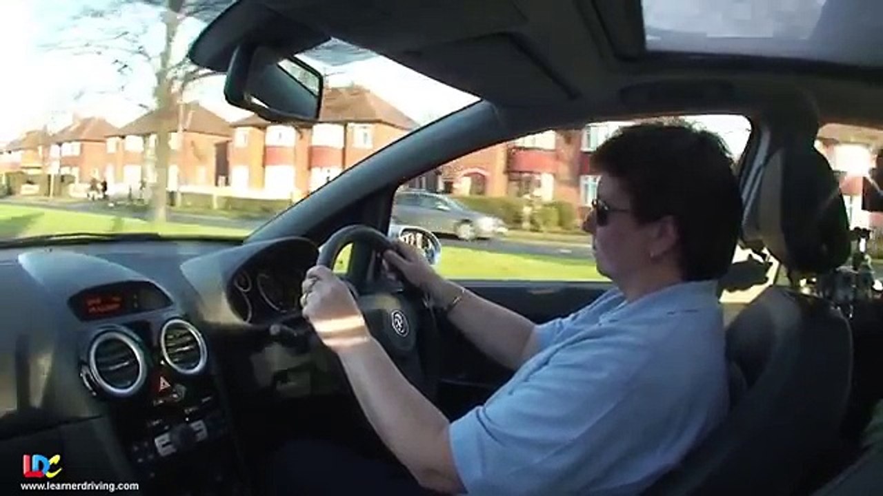 LDC driving lesson 9 Roundabouts & mini roundabouts - key learning points -