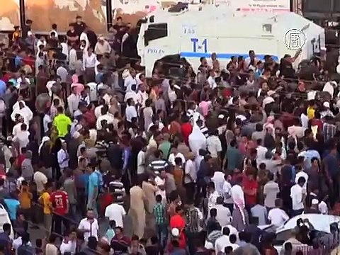 Тысячи сирийцев переходят в Турцию в районе Тель-Абьяд