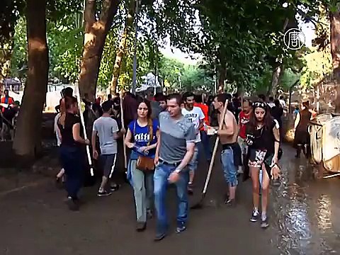 В Тбилиси скорбят по жертвам наводнения