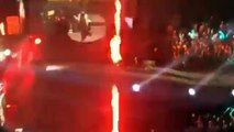 Así fue cómo este cantante se quemó la cara durante un concierto