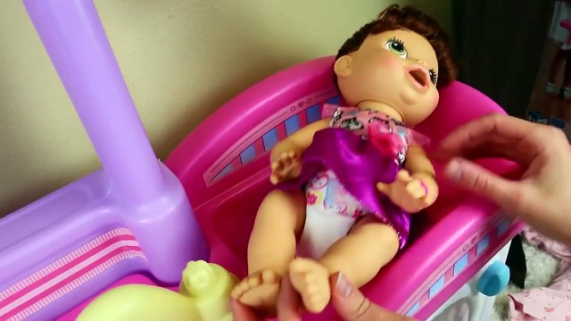 Baby Alive Eats in High Chair & Poops Diaper GROSS! Bed Time in Crib Doll Furniture