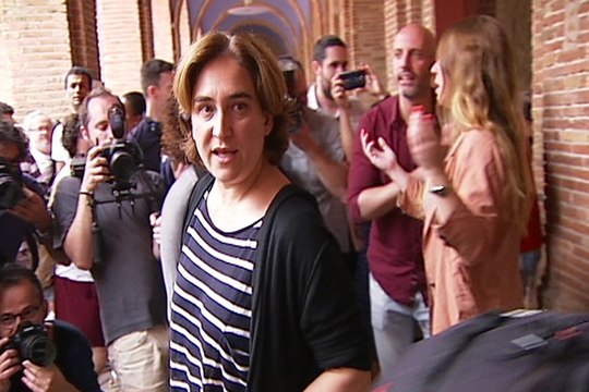 Ada Colau se estrena paralizando desahucios