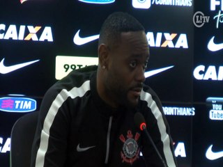 Love enaltece tempo para preparação física e se diz pronto para titularidade