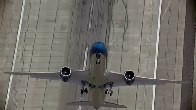Salon du Bourget : un Boeing 787 décolle à la verticale !