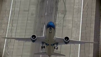 Salon du Bourget : un Boeing 787 décolle à la verticale !
