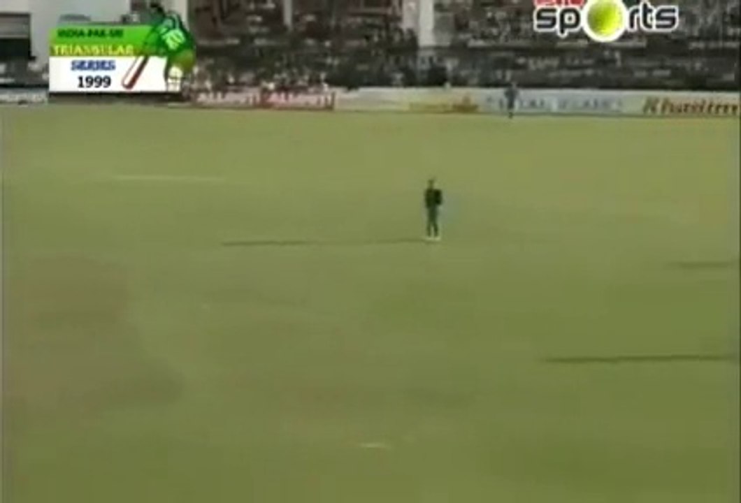 Sri Lanka need 16 runs in 14 balls with 5 wickets