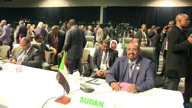Presidente sudanés huyó de la justicia en Sudáfrica
