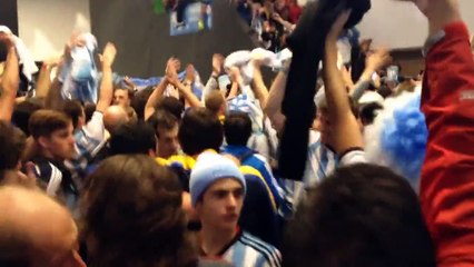 "Brasil decime que se siente"... Argentina vs Holanda. Los festejos de la hinchada en la cancha.