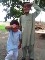 (pakistani kids salam to Pak armyرونو دے ماشومانو ته د پاکستان زندہ په خوشحالی کے لایئک ورکیئ