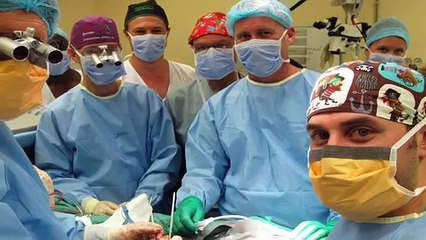 Hombre al que se le fue trasplantado un pene se convirtió en padre