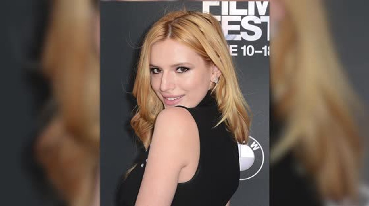 Bella Thorne mit ihrem neuen Freund bei der Scream Premiere