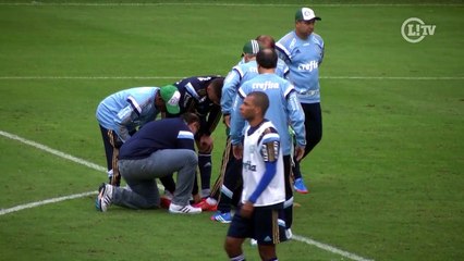 Tobio chega duro em Leandro Pereira e atacante dá susto